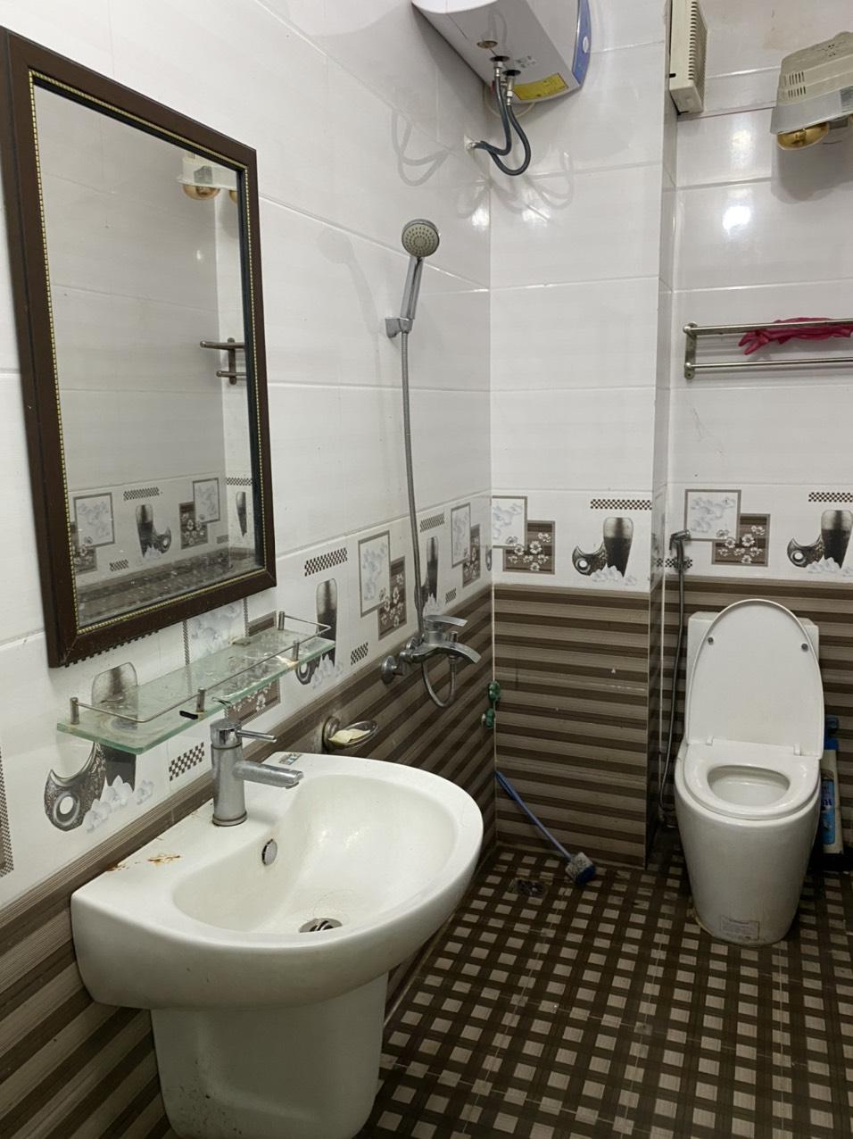 Chính chủ cho thuê nhà vị trí đẹp tại số 8 phố Dã Tượng (khu đô thị đồi Mắm Tôm), TP. Hạ Long