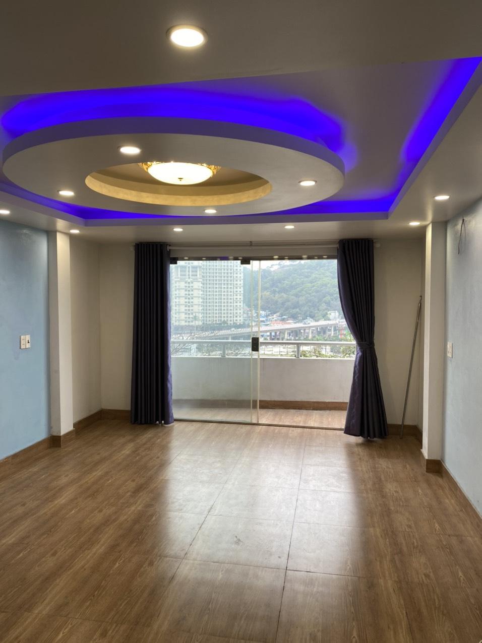 Chính chủ cho thuê nhà vị trí đẹp tại số 8 phố Dã Tượng (khu đô thị đồi Mắm Tôm), TP. Hạ Long