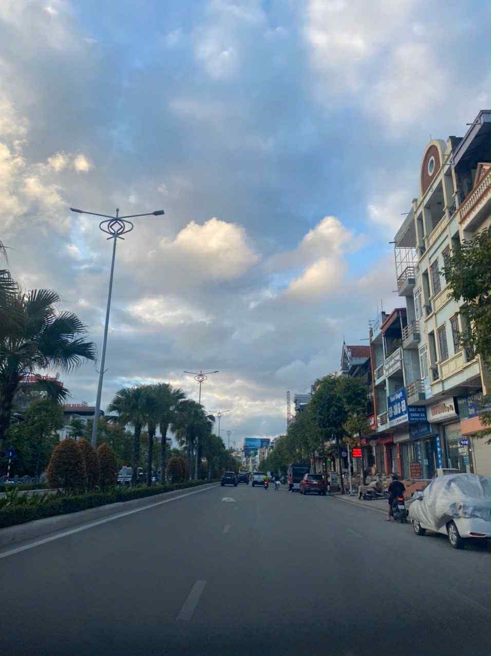 Chính chủ cần bán gấp nhà mặt tiền ở 385 Nguyễn Văn Cừ – P. Hồng Hải – Tp Hạ Long – Quảng Ninh