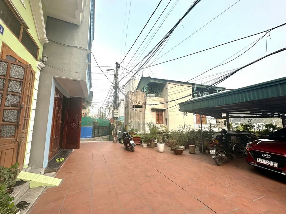 Chính chủ cần bán đất đẹp ô tô vào tận nơi tại trung tâm cột 8, phường Hồng Hà, TP. Hạ Long, Quảng Ninh